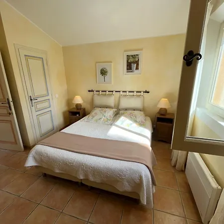 Le Mazet Des Mures Bed & Breakfast