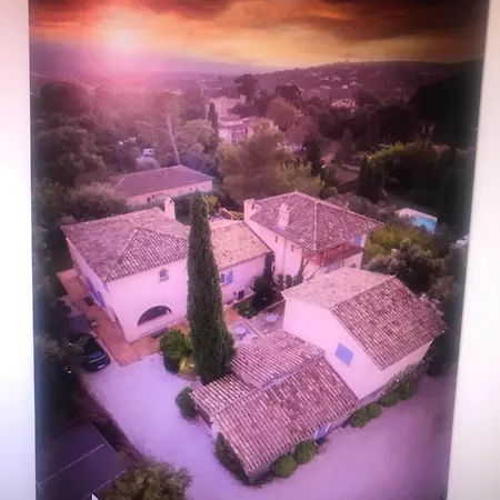 Le Mazet Des Mures Bed & Breakfast