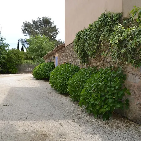 Le Mazet Des Mures Bed & Breakfast 3*