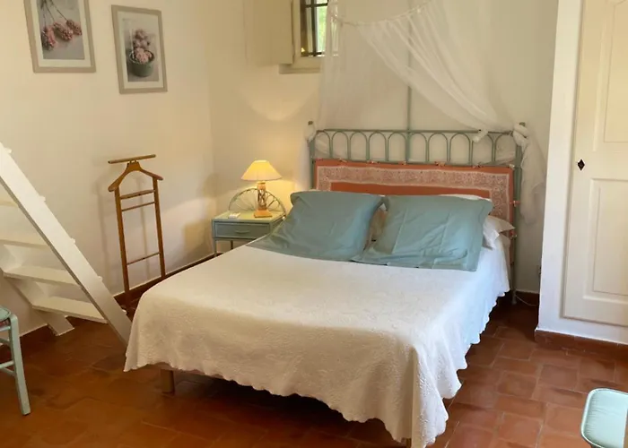 Le Mazet Des Mures Bed and breakfast 3*