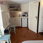 Le Mazet Des Mures Bed & Breakfast 3*