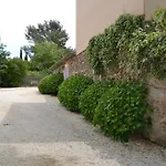 Le Mazet Des Mures Bed & Breakfast 3*