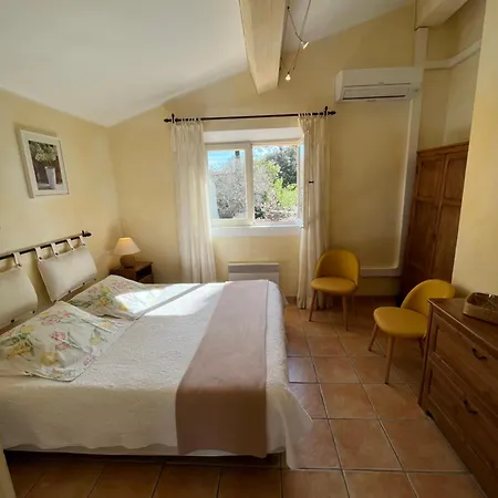Le Mazet Des Mures Bed & Breakfast 3*