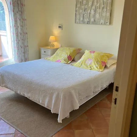 Le Mazet Des Mures Bed & Breakfast *