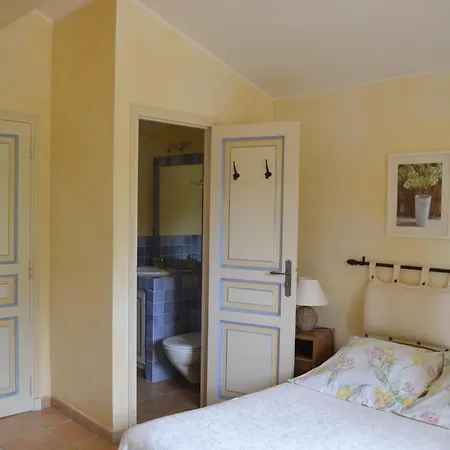 Le Mazet Des Mures Bed & Breakfast 3*