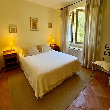 Le Mazet Des Mures Bed & Breakfast