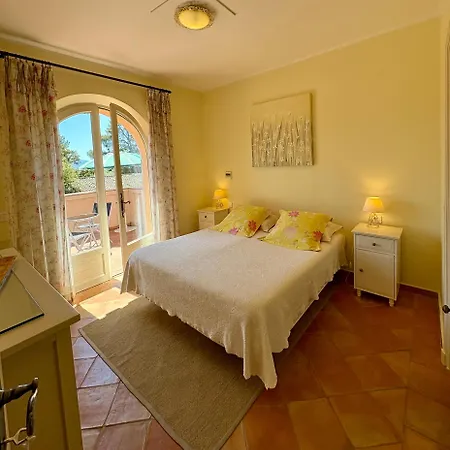 Couette-café Le Mazet Des Mûres Grimaud