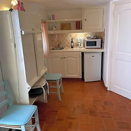 Le Mazet Des Mures Bed & Breakfast 3*