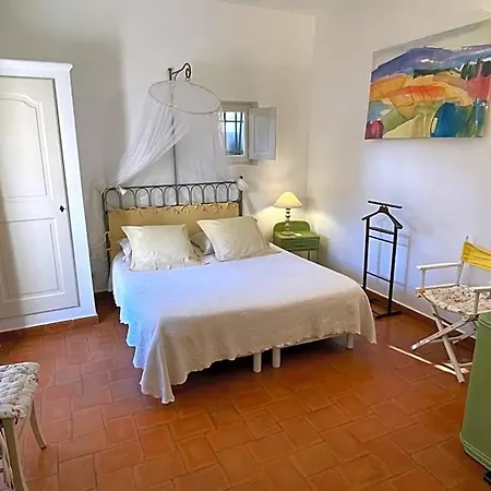 Le Mazet Des Mures Bed & Breakfast 3*