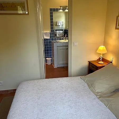 Le Mazet Des Mures Bed & Breakfast 3*