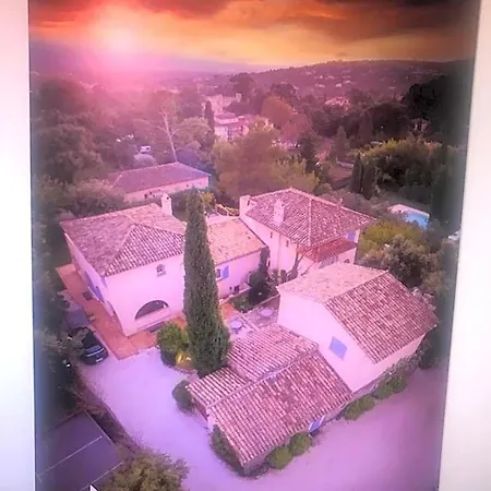 Le Mazet Des Mures Bed & Breakfast