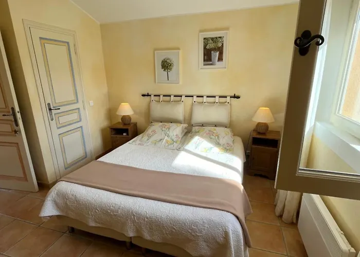 Le Mazet Des Mures B&B