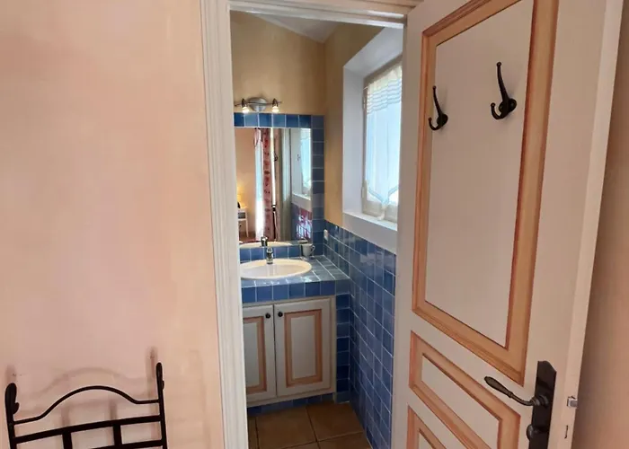 Le Mazet Des Mures B&B 그리모
