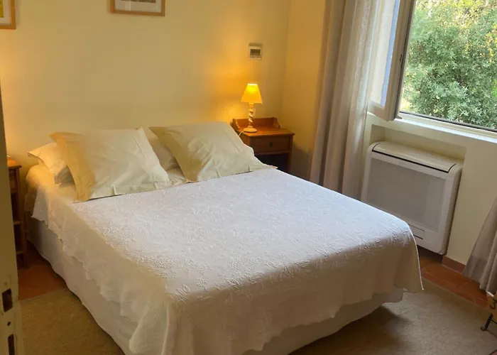 Le Mazet Des Mures B&B 그리모