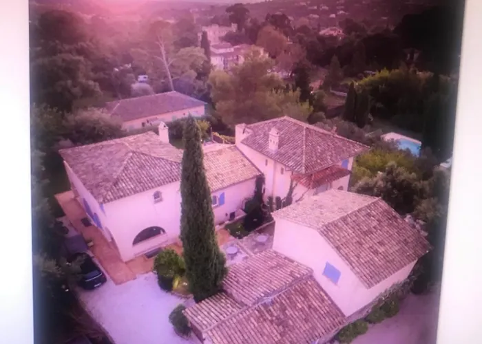 Le Mazet Des Mures B&B